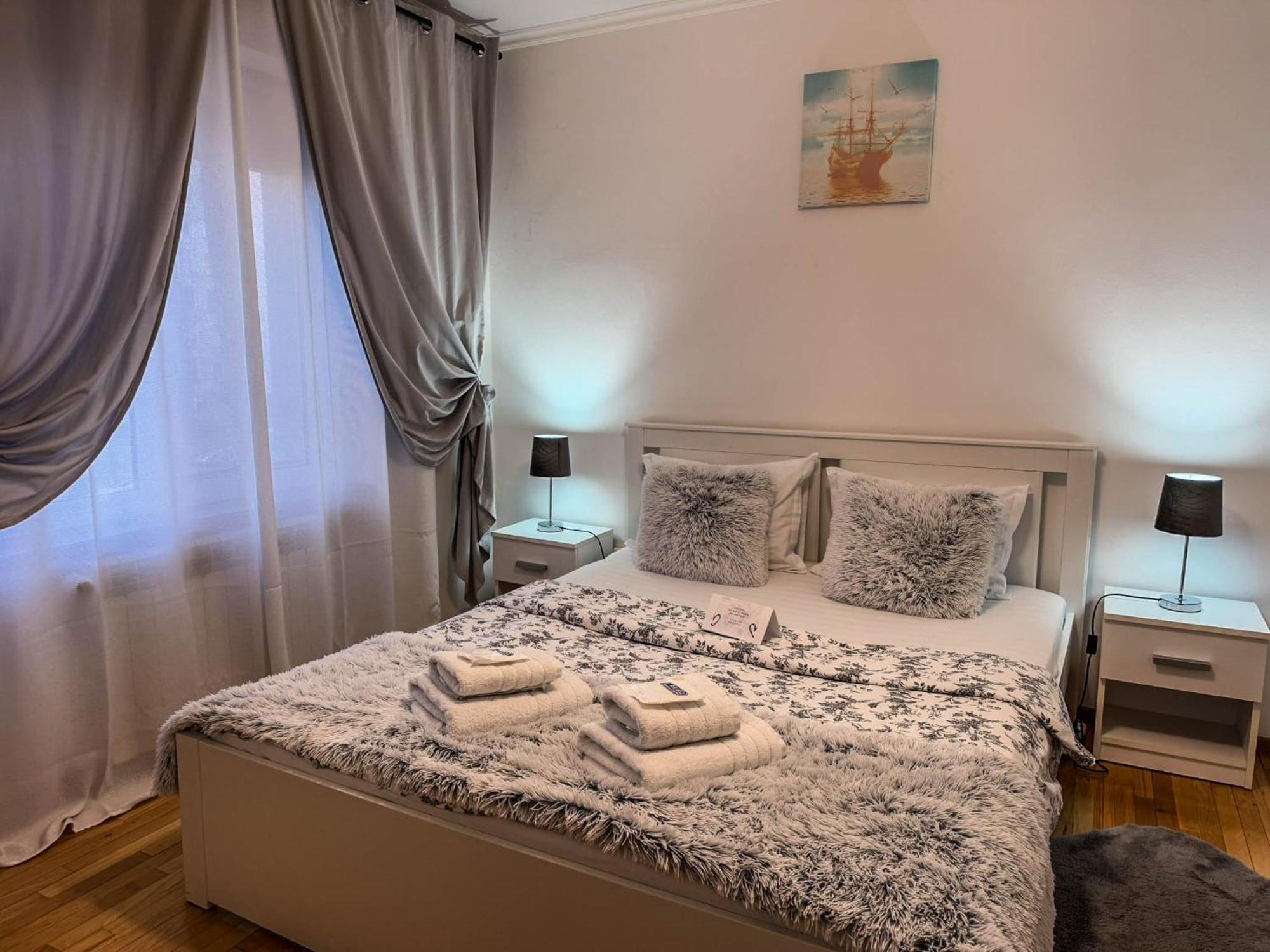 Sunrise Center Apartment *